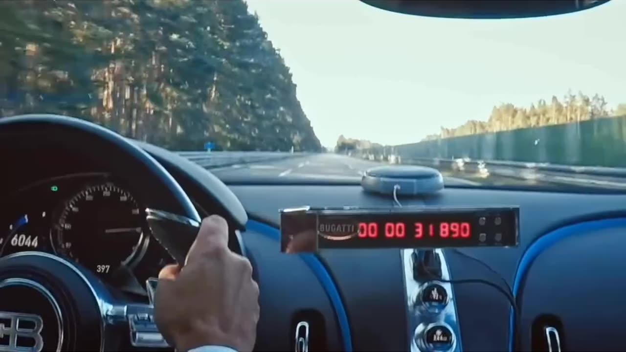 Who is best buggati Or koineggsegg