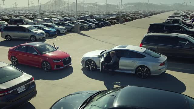 Audi Sport - Holiday Parking Rush a Lot With Commercial RS3 RS7