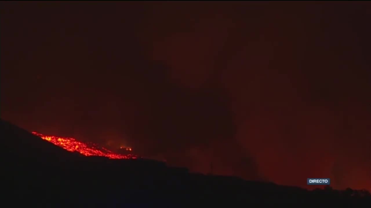 Lava from La Palma now less then 1km from the sea