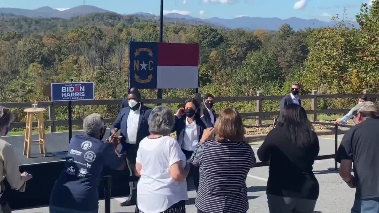 You Can Count the Number of Attendees at Kamala's Rally on Two Hands