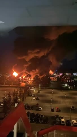 NEW - Major fire burns down the Picnic distribution center in Almelo, Netherlands 🇳🇱 🔥