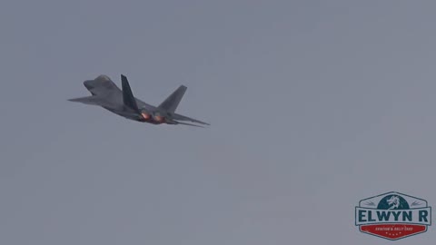 Awesome F-22 report falls freefall from sky in full control