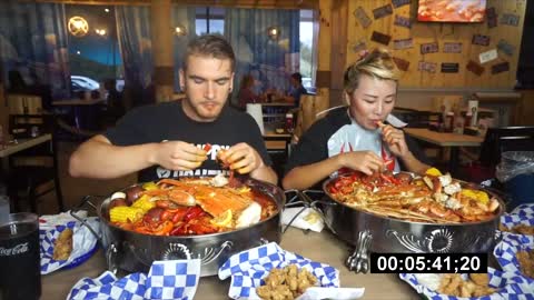 10LB SEAFOOD BOIL CHALLENGE INSANE SEAFOOD BOIL Almost Undefeated Juicy Seafood Man Vs Food