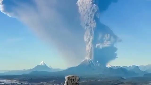 AMAZING VOLCANO EXPLOSION