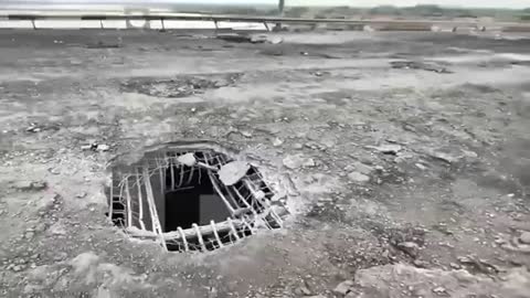 A lot of new holes appeared in the Antonovsky Bridge: Russian propagandists confirmed a new attack
