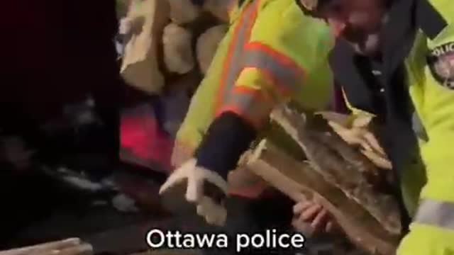 Ottawa police confiscating fire wood from Freedom Convoy protesters