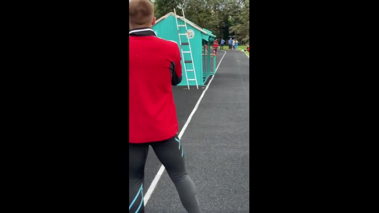 Firefighter Woman Shows Astounding No-hands Climbing Skills