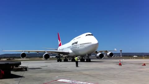 Qantas 747-400 arriving bay 14 Perth Domestic Airport