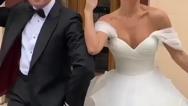 couple dancing crazy frog