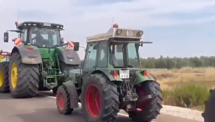 Spain: Massive farmers convoy (July 18, 2022)