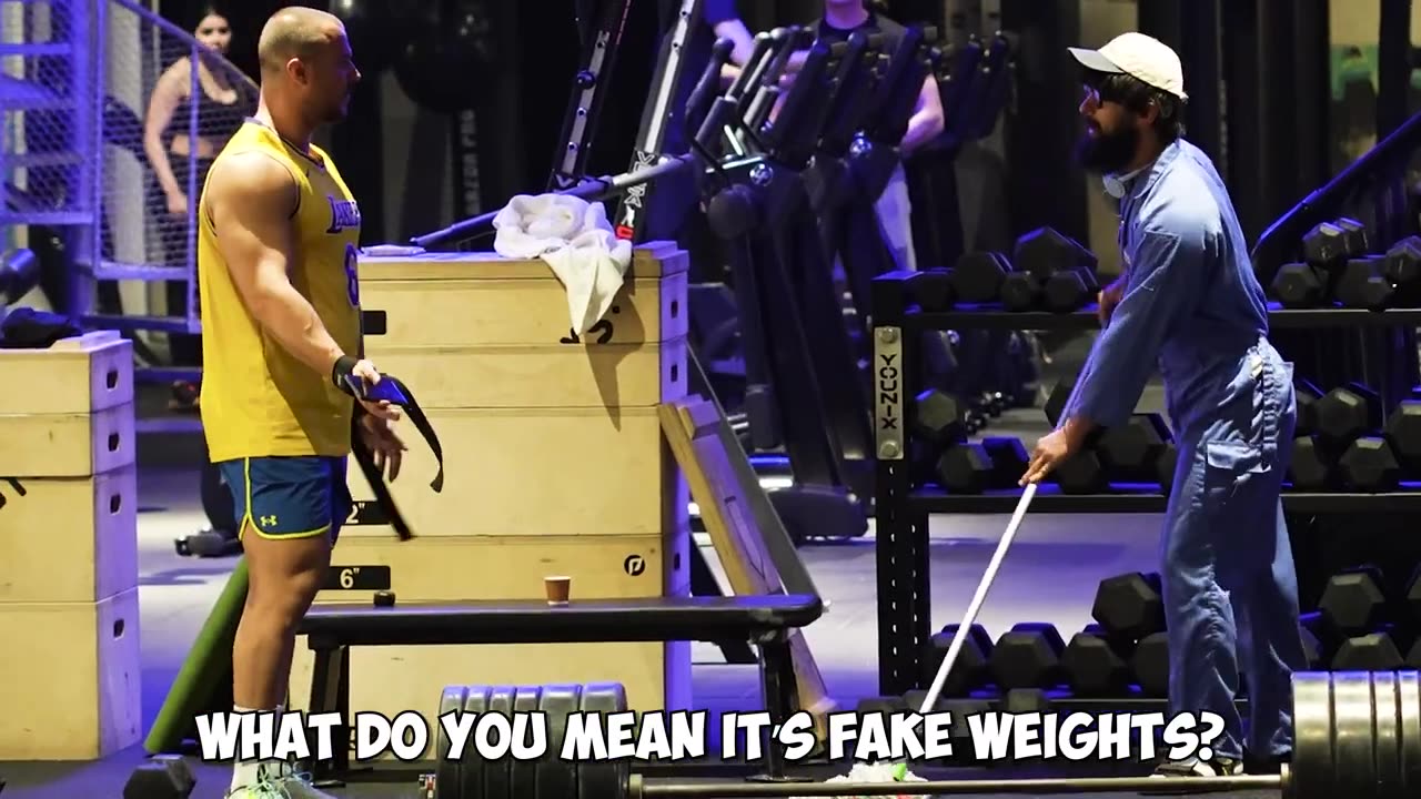 Fake weights in gym prank... / Anatoly pretented to be a Beginner