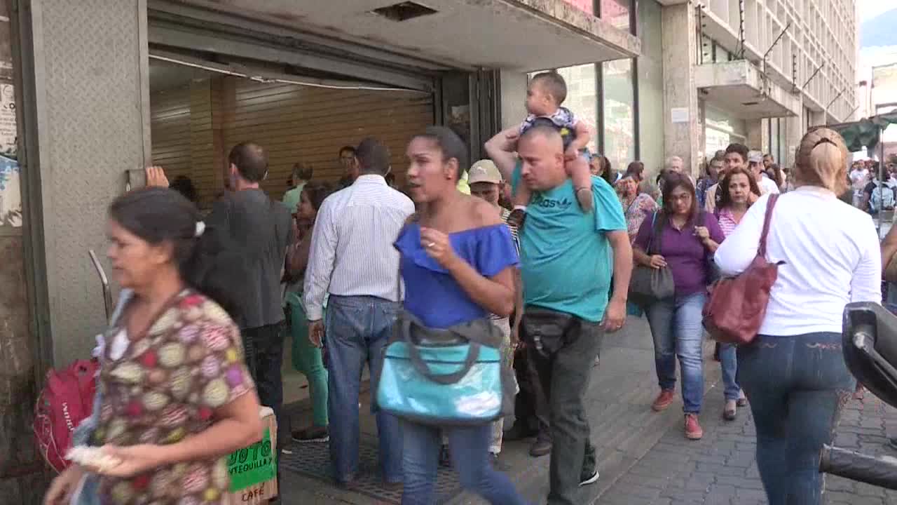 La triste Navidad para la mayoría de venezolanos: "sin hallacas" y "sin estrenos"