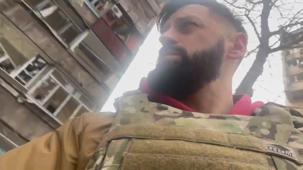 Mariupol emerges from the siege. Popular video blogger arrives to deliver humanitarian aid