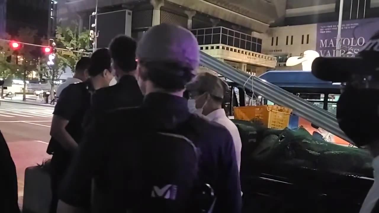 20200727_V3_S01(0vxABlMxY88)경찰의 방해를 뚫고 백선엽 장군 49일 추모 시민 분향소에 발전기를 설치하다