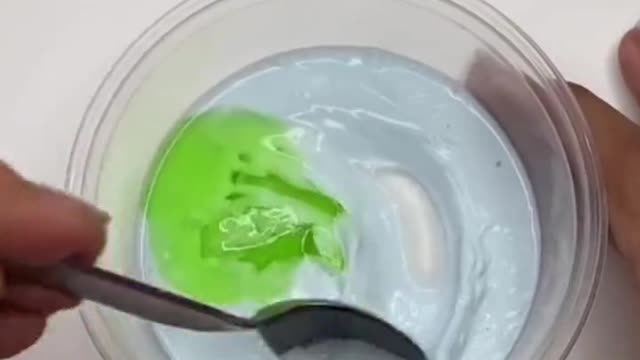 Can y’all not see it still in the bowl for the first video 😭🥺