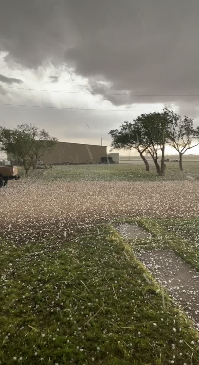 Golf Ball Sized Hail Rains Down in Texas