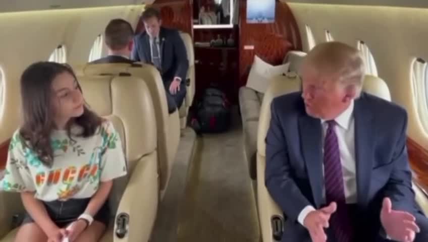 深受小朋友喜愛的_“川普總統”，公務超級繁忙的他，特別安排時間接受“小記者”的採訪～