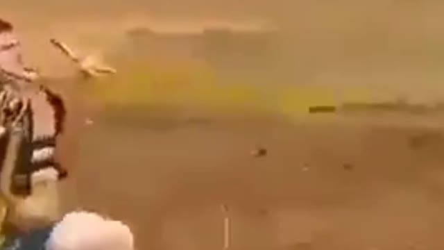The parachute and the speed boat can't lift it