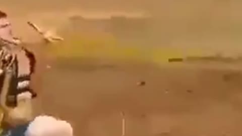 The parachute and the speed boat can't lift it
