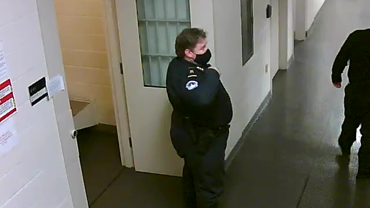 1665HQOB02PrisonerProcessingCell_2021-01-06_01h40min01s000ms.mp4