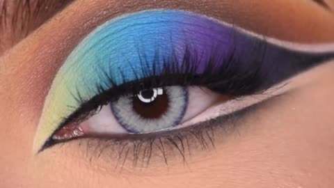 "Glitter Glam: Sparkling Eye Makeup Tutorial