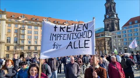 DRESDEN, FREEDOM DAY, 20.03.2022 - Eröffnung auf dem ALTMARKT vor dem Aufzug