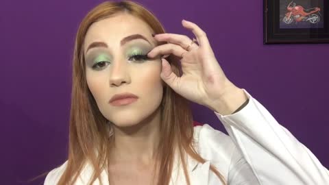 GREEN MAKEUP