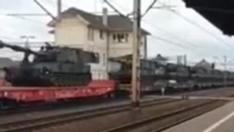 Přesun těžkých samohybných houfnic z Německa na Ukrajinu