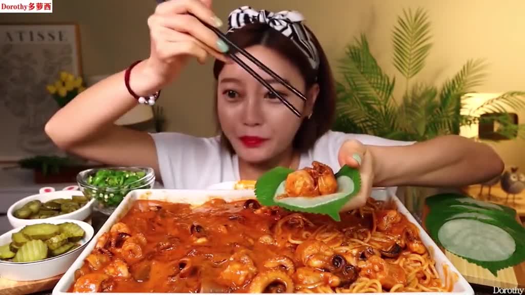 ASMR Mukbang Eating Show, ASMR Noodle Soup Eating Girls (1)