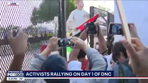 WATCH Chicago protestors breach security perimeter outside the DNC