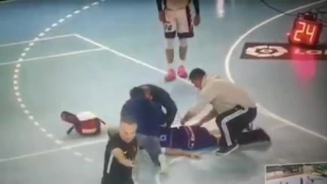 REPENTINITIS SE DESPLOMA JUGADOR BALONCESTO EN CANTABRIA ESPAÑA YOLOSE