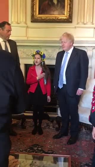 Boris Johnson posted on his Twitter a video in which a Ukrainian girl sings the national anthem