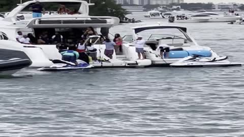 Police Pursue Man on Jetski in Miami Bay