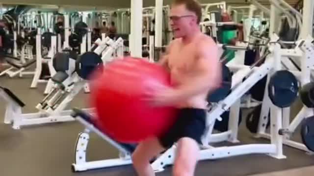 If I saw this in the gym Iād absolutely lose it š š„ Boys