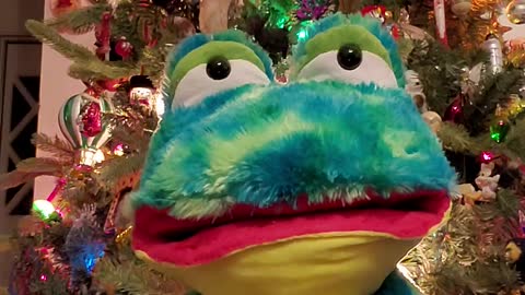 Gurggle sings Hark! The Herald Angels Sing!