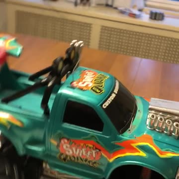 Radio Shack - Vintage Street Quake Truck