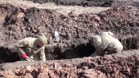 Ukraine troops dig in on the outskirts of Bakhmut