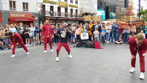 amazing street dancers