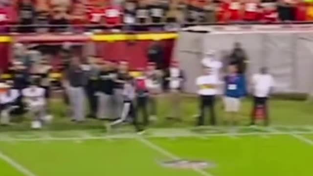 Davante Adams pushes down camerman after a close Raiders loss😟