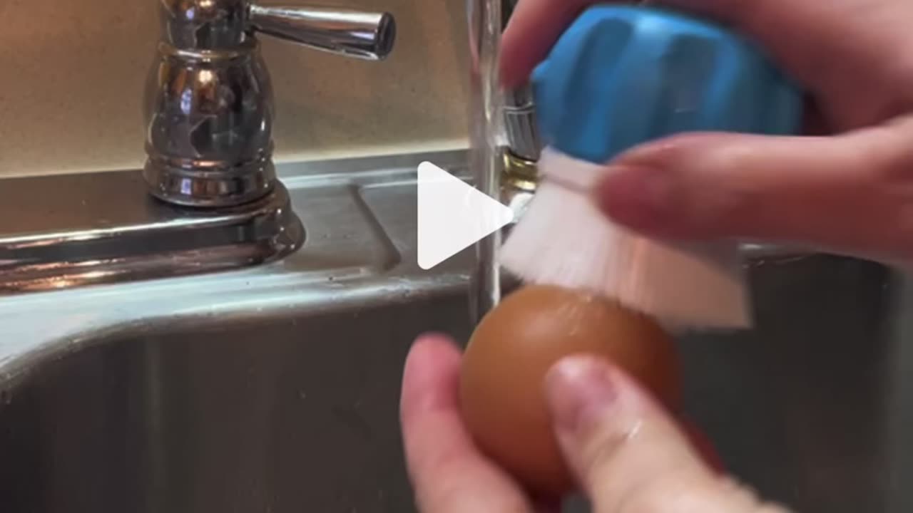 Washing eggs