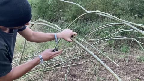 Building A Clay Bushcraft Survival Shelter