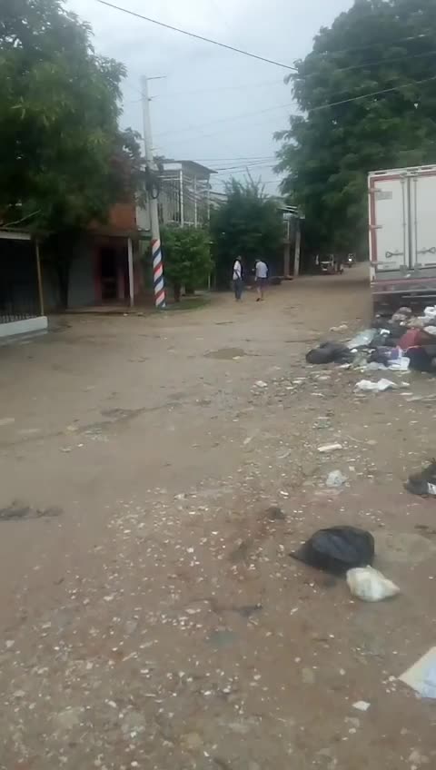 Denuncian acumulación de basuras en colegio Jorge Artel en Soledad