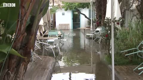 Severe flooding hits Spain's east coast after record rainfall - BBC News