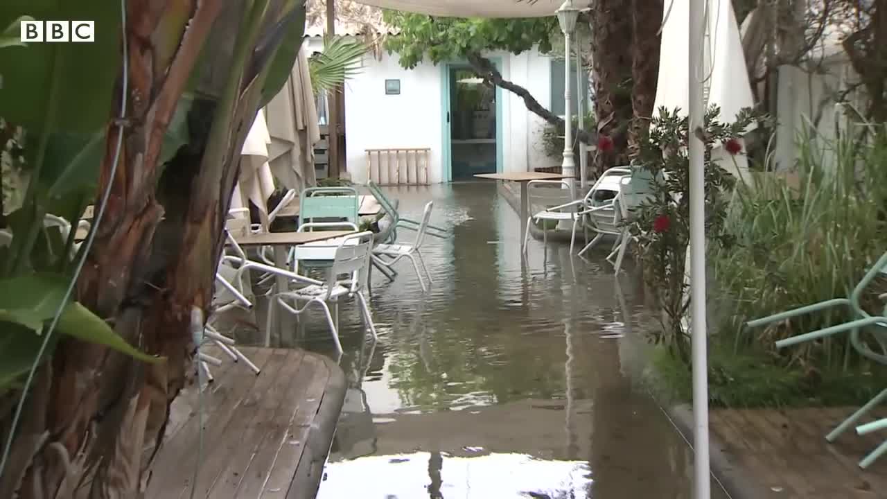 Severe flooding hits Spain's east coast after record rainfall - BBC News