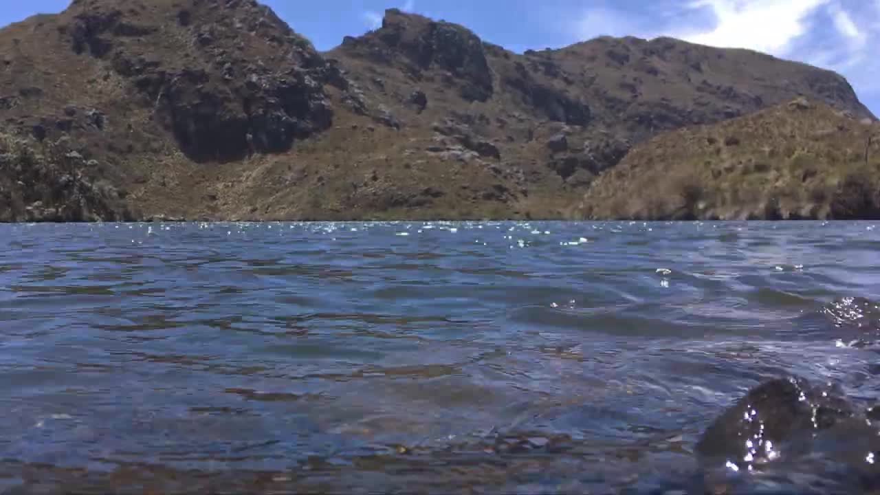 Laguna con paisaje - Timelapse