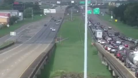 Heavy traffic moving westbound in New Orleans as thousands evacuate ahead of Hurricane Ida