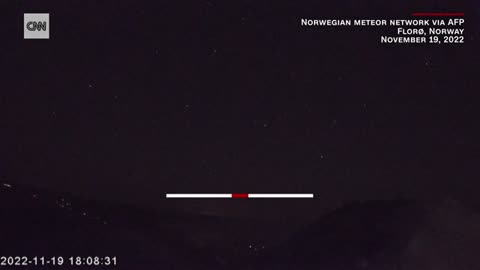 Stunning video shows meteor light up sky