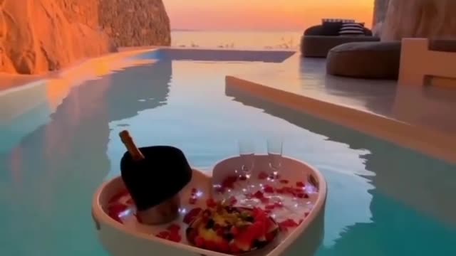 champagne in the pool romance😍