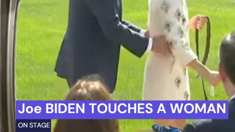 Joe BIDEN TOUCHES A WOMAN 🤣 ON STAGE | Viral news