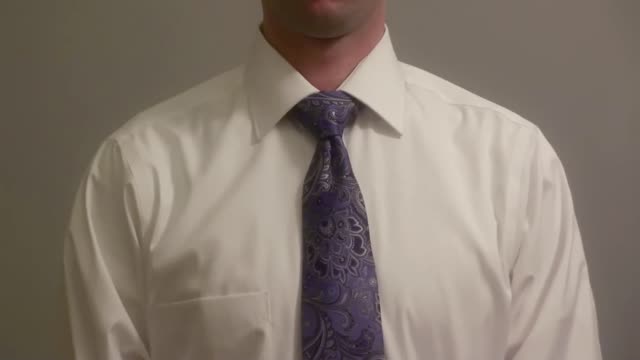 How to tie a tie